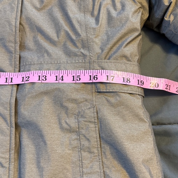 The North Face | EUC Khaki Colored Puffer Jacket with Hood - Picture 3 of 14